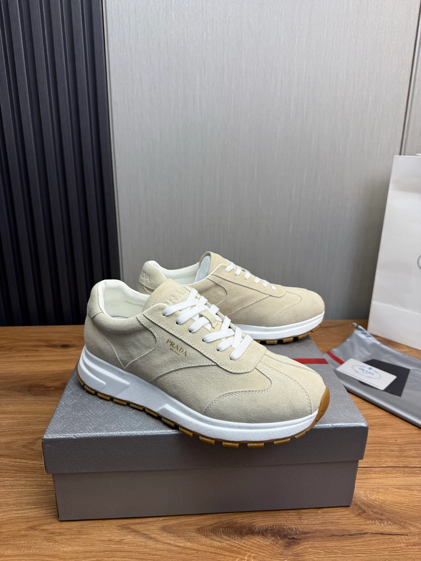Men's shoes 💰580💰 [PRADA] Hot-selling men's shoes shipped 👏Official website synchronized ⬆️ Original cowhide fabric + cowhide lining, cowhide feet 🐮 1:1 shipment ✔️Original original sole, 38-45 (45. Customized, non-refundable)